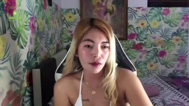 Image 2 of zoeymiles Stream on Chaturbate on 17 months ago