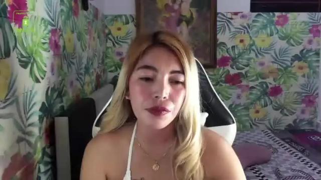 Image 3 of zoeymiles Stream on Chaturbate on 17 months ago