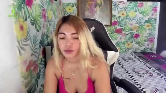 Image 12 of zoeymiles Stream on Chaturbate on 16 months ago