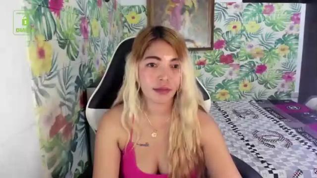 Image 3 of zoeymiles Stream on Chaturbate on 16 months ago