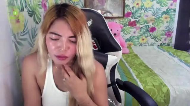 Image 7 of zoeymiles Stream on Chaturbate on 16 months ago