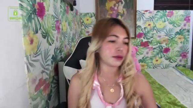 Image 4 of zoeymiles Stream on Chaturbate on 16 months ago