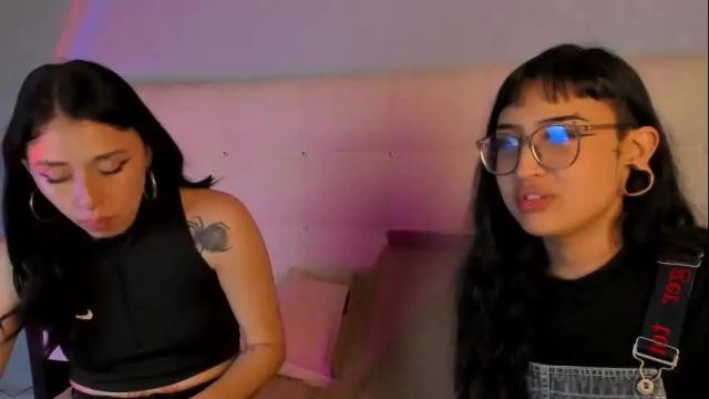 Image 2 of zowi_hottiee Stream on Chaturbate on 1 month ago