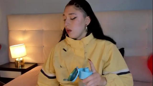 Image 2 of zowi_hottiee Stream on Chaturbate on 1 month ago