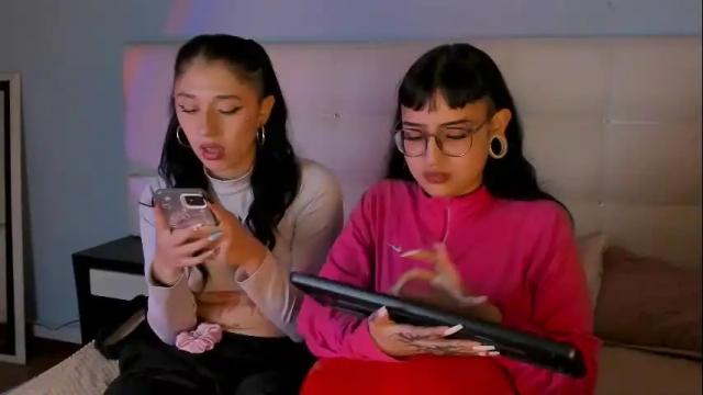 Image 2 of zowi_hottiee Stream on Chaturbate on 1 month ago