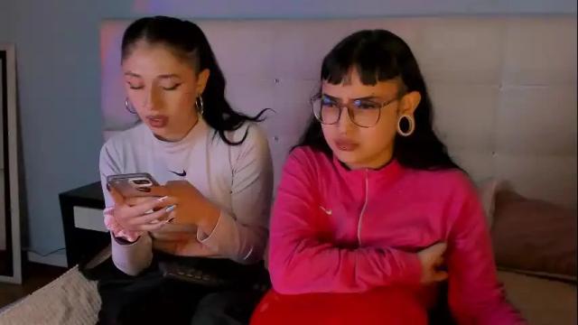 Image 3 of zowi_hottiee Stream on Chaturbate on 1 month ago