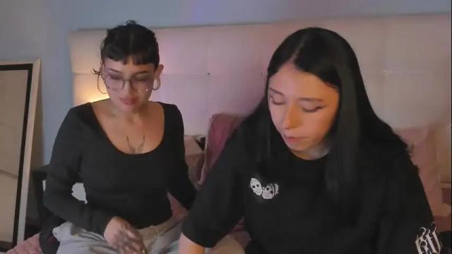 Image 2 of zowi_hottiee Stream on Chaturbate on 16 days ago