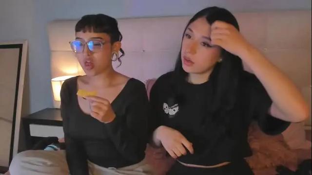 Image 3 of zowi_hottiee Stream on Chaturbate on 16 days ago