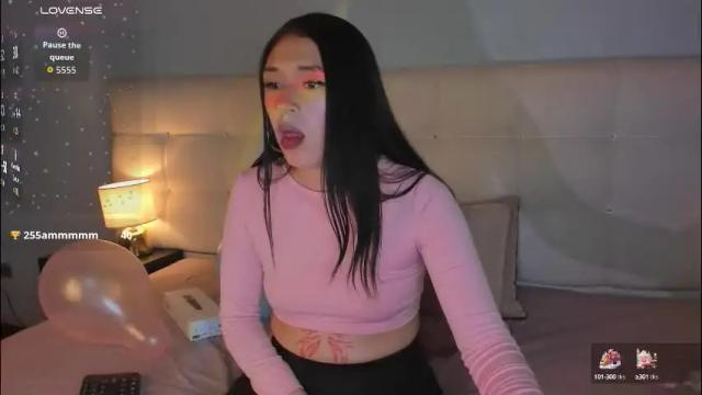 Image 2 of zowi_hottiee Stream on Chaturbate on 23 days ago