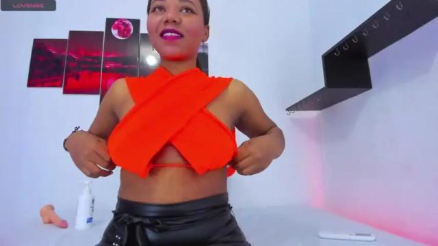 Image 8 of zuri_rosse Stream on Chaturbate on 14 months ago