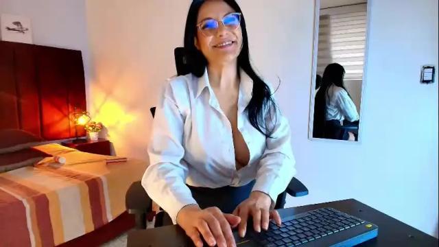 Image 2 of zuzana21 Stream on Chaturbate on 1 month ago