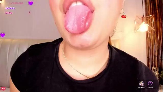 Image 6 of zuzu_sweet Stream on Chaturbate on 22 days ago